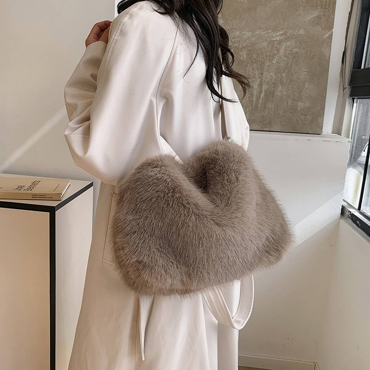 WINTER FAUX FOX FUR ONE SHOULDER FASHION PLUSH BAG