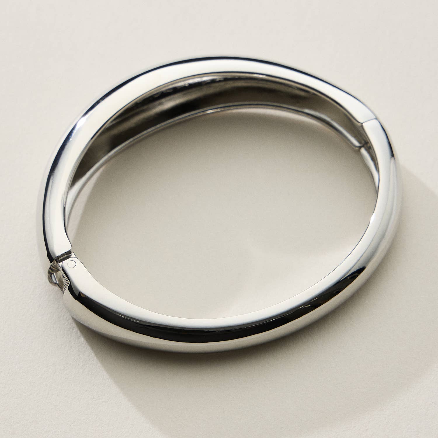 Thin and Wavy Elegant Cuff Bracelet