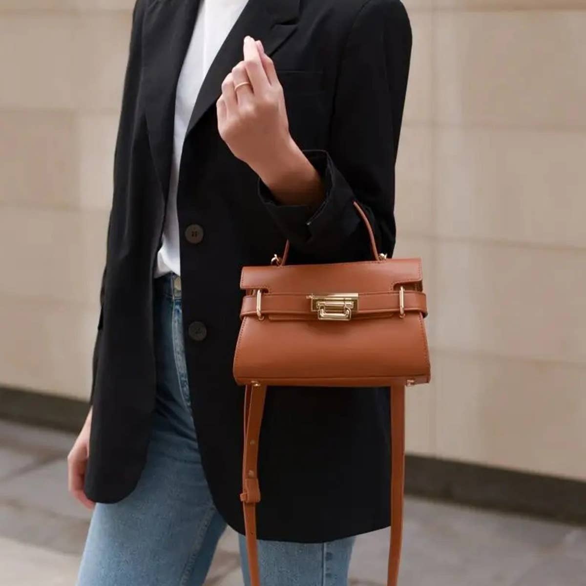 SOFT LEATHER FASHIONABLE COMMUTER HANDBAG
